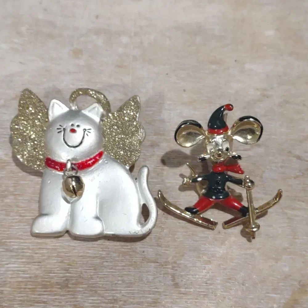 Cat and Mouse Brooches Pins. J2